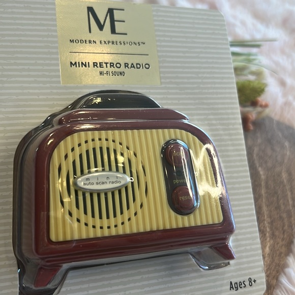 Modern Expression Mini Radio - Picture 3 of 6